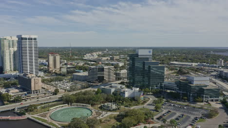 jacksonville, florida, antena v9, toma panorámica derecha del río st johns y el paisaje urbano durante el día - marzo de 2020