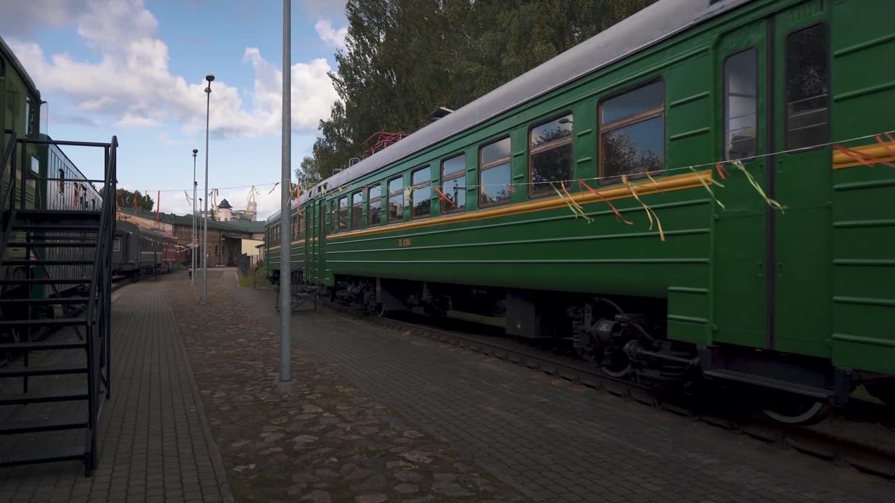 라트비아 역의 철도 화물 플랫폼