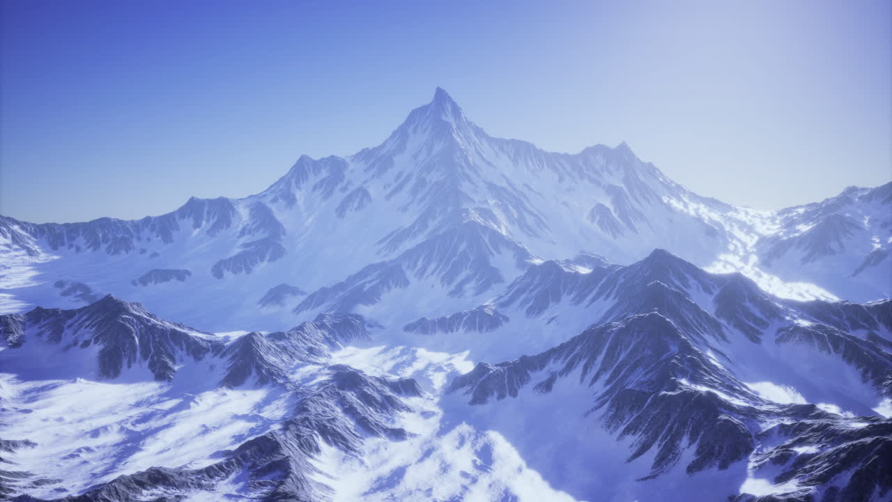 웅장한 눈 인 산은 은 하늘 아래 평화로운 풍경을 지배합니다.