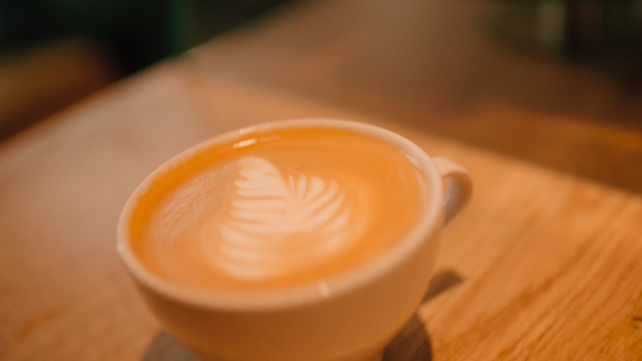 카페에서 마실 준비가 된 카푸치노 아트 커피