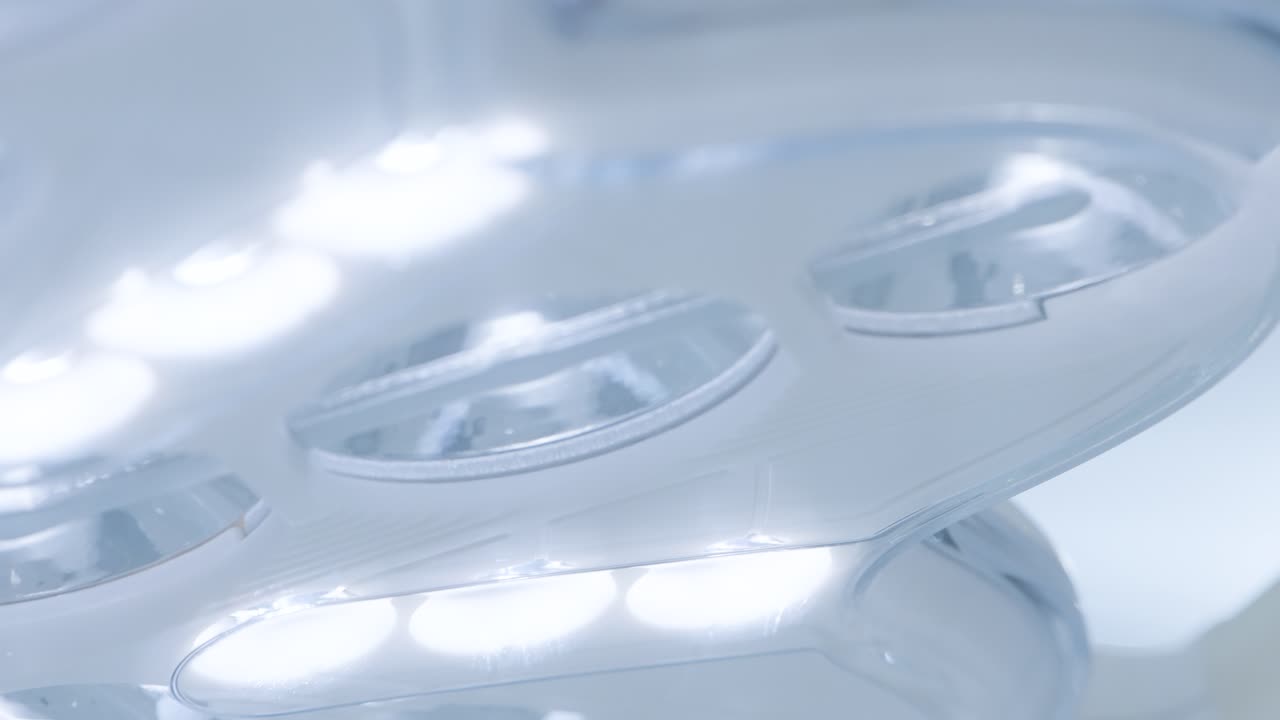 primer plano de las luces quirúrgicas