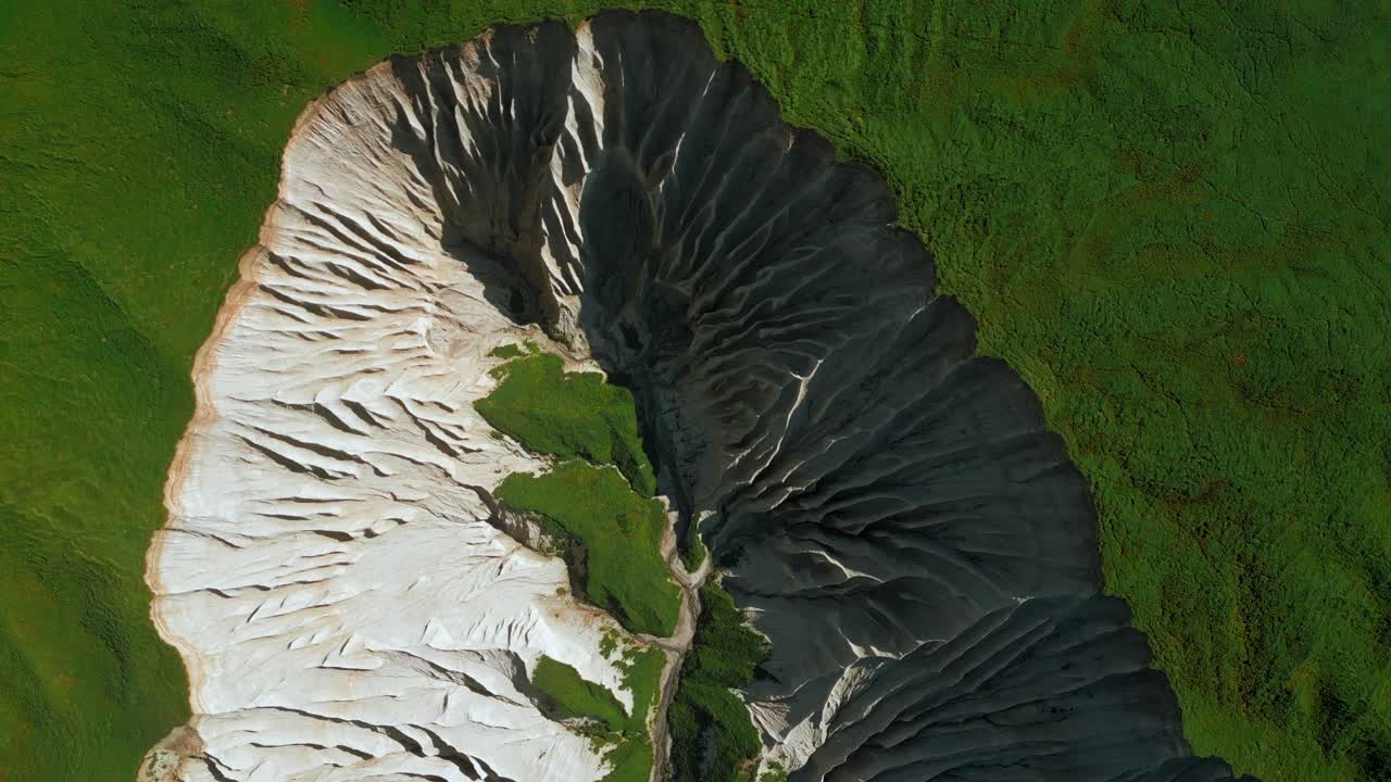 독특 한 계곡 형태 의 공중 사진