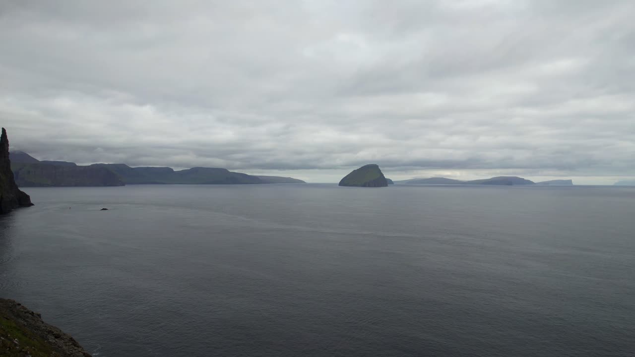 estableciendo la parte de trollkonufingur y la isla koltur, el dedo de la bruja y el mito de la cabeza