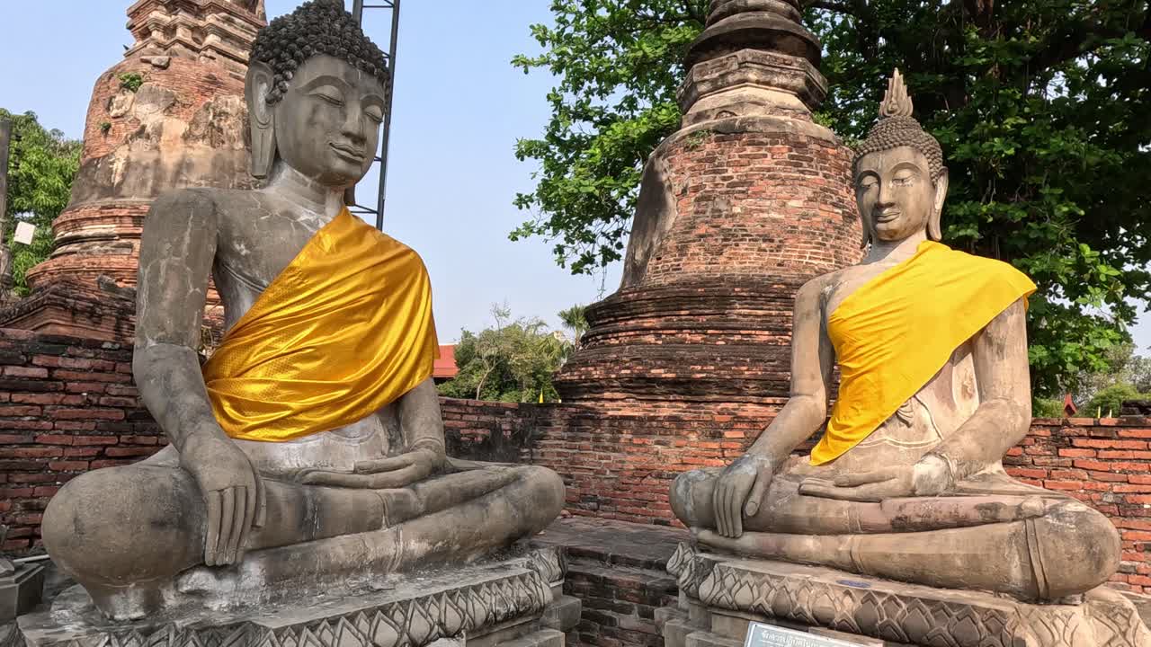 vista panorámica de las estatuas de buda en el sitio histórico