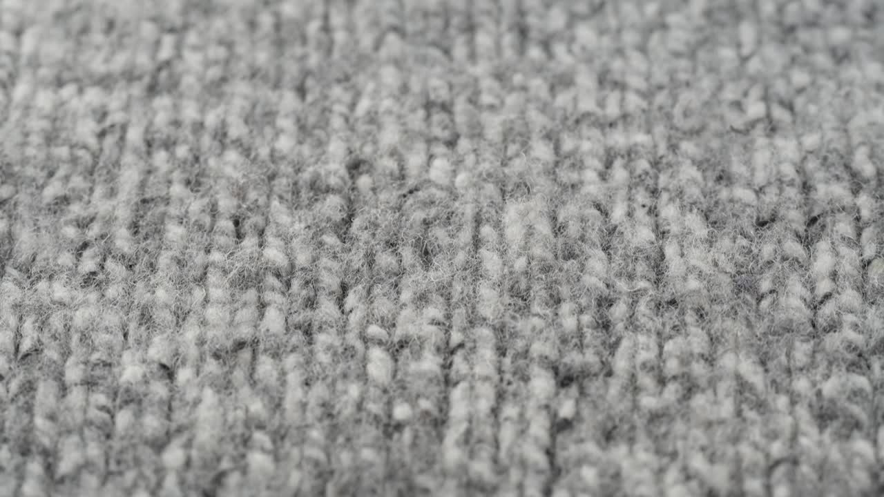 Detail textury šedé pletené látky