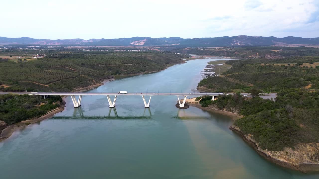 포르투갈 의 블루 드래곤 강 의 공중 사진, 4k