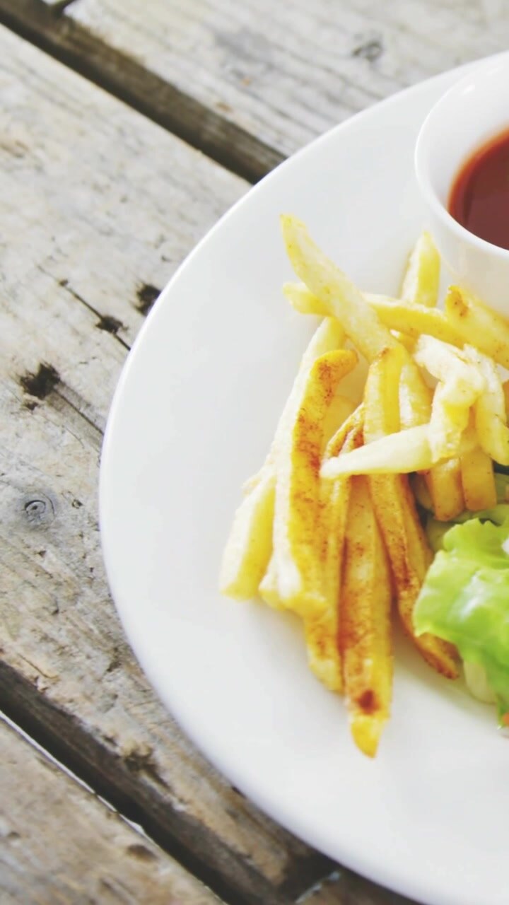 Vertical video: Avatar icons popping in view, circling plate with fries and sauce, showing messages