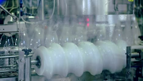 cinta transportadora de la fábrica lechera, industria lechera, línea de producción de leche