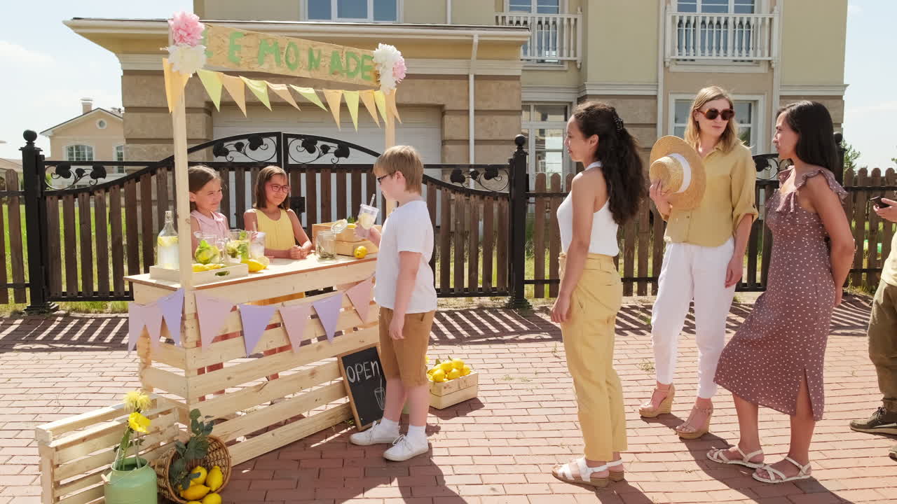Outdoor Lemonade Market
