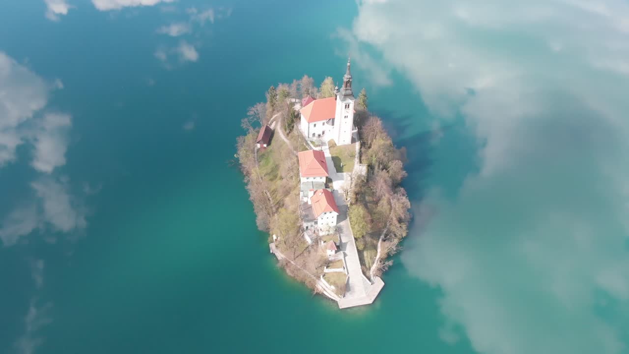 Splendida vista dell'isola nel lago di Bled