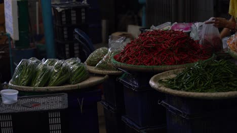 Montones-De-Chiles-Rojos-Y-Verdes