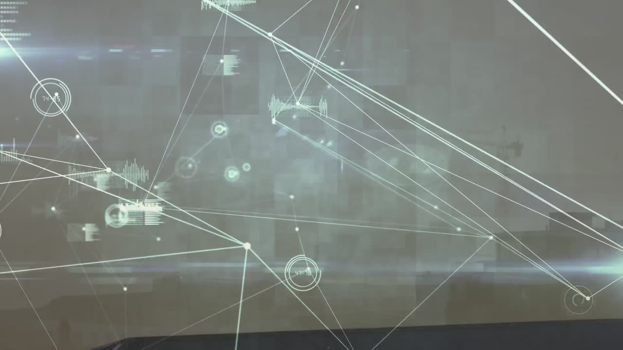 animación de la red de conexiones y procesamiento de datos frente a una vista aérea del paisaje urbano