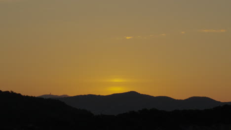 Golden-sunrise-over-mountain-range-at-Dawn