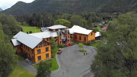 Fairytale-Hotel-Of-Dalen-With-Forest-Mountain-Background-On-Tokke-In-Vestfold-og-Telemark,-Norway