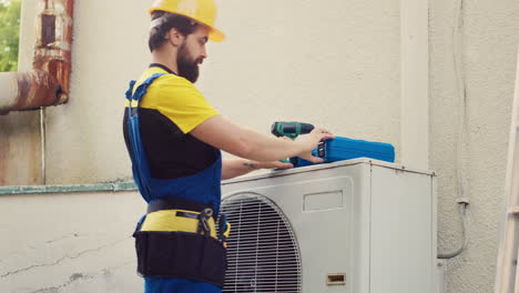 Engineer-prepares-for-condenser-checkup