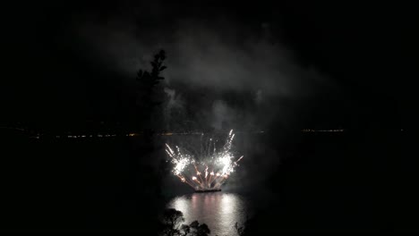 huge-firework-show-on-the-sea