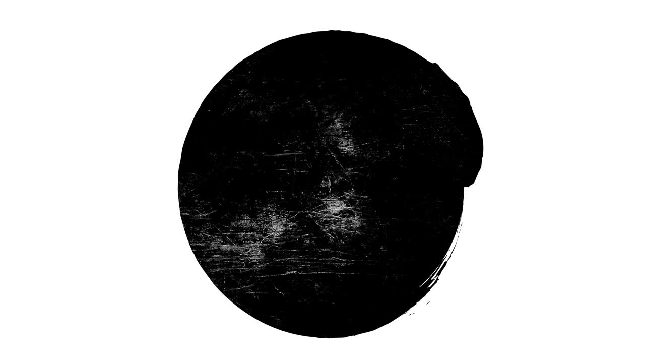 Forma circolare astratta monocromatica sporca effetto grunge su sfondo bianco. Elemento dinamico graffiato e danneggiato in stile stop motion vintage di tendenza. Animazione in loop continuo per banner di design, timbro.