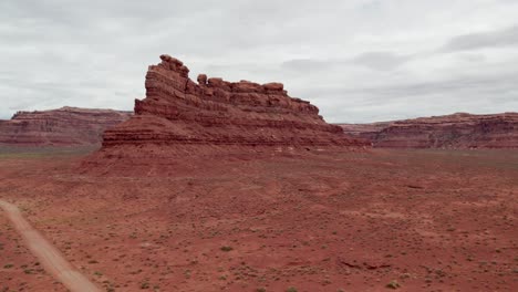 Rock-Formations-and-road-in-Valley-of-the-Gods,-Utah,-United-States