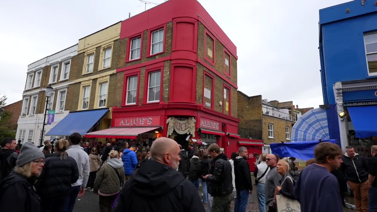 Busy Street Market in London