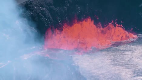 lava flow and bubbling gas during the 2018 eruption of the kilauea volcano in hawaii 2