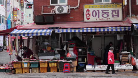 busy fish market in south korea