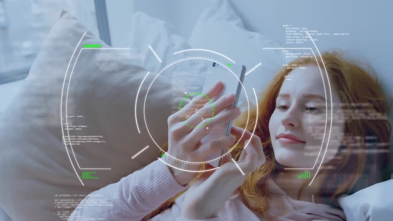 animación de escaneo de alcance y procesamiento de datos sobre una mujer usando un teléfono inteligente