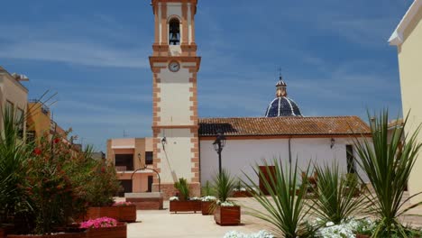 Main-square-of-Mascarell-and-church-of-Saint-August,-Spain