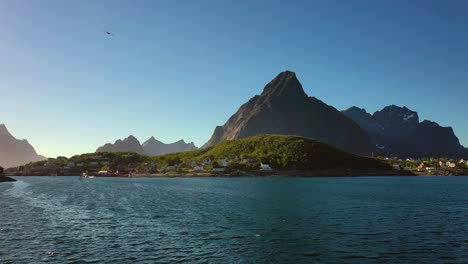 Reine-Lofoten-Ist-Ein-Archipel-In-Der-Grafschaft-Nordland,-Norwegen.