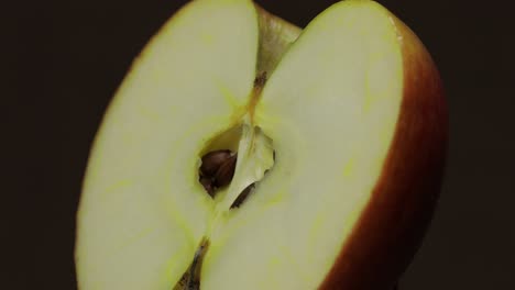 Delicious-apple-cut-for-squeezing-fresh-juice.-Apple-half