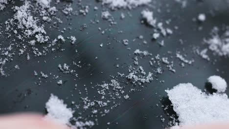 Hand-cleaning-snow