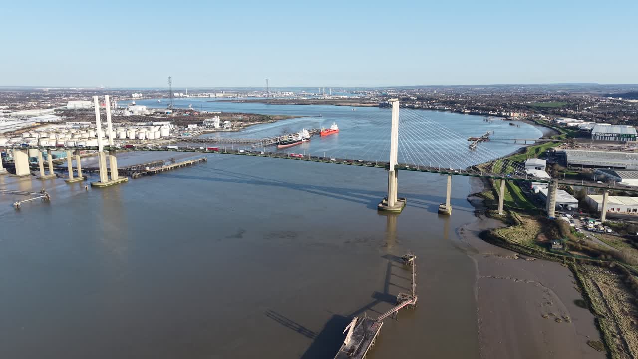 Luftfoto af QE2 Bridge Dartford Crossing i 4K-optagelse