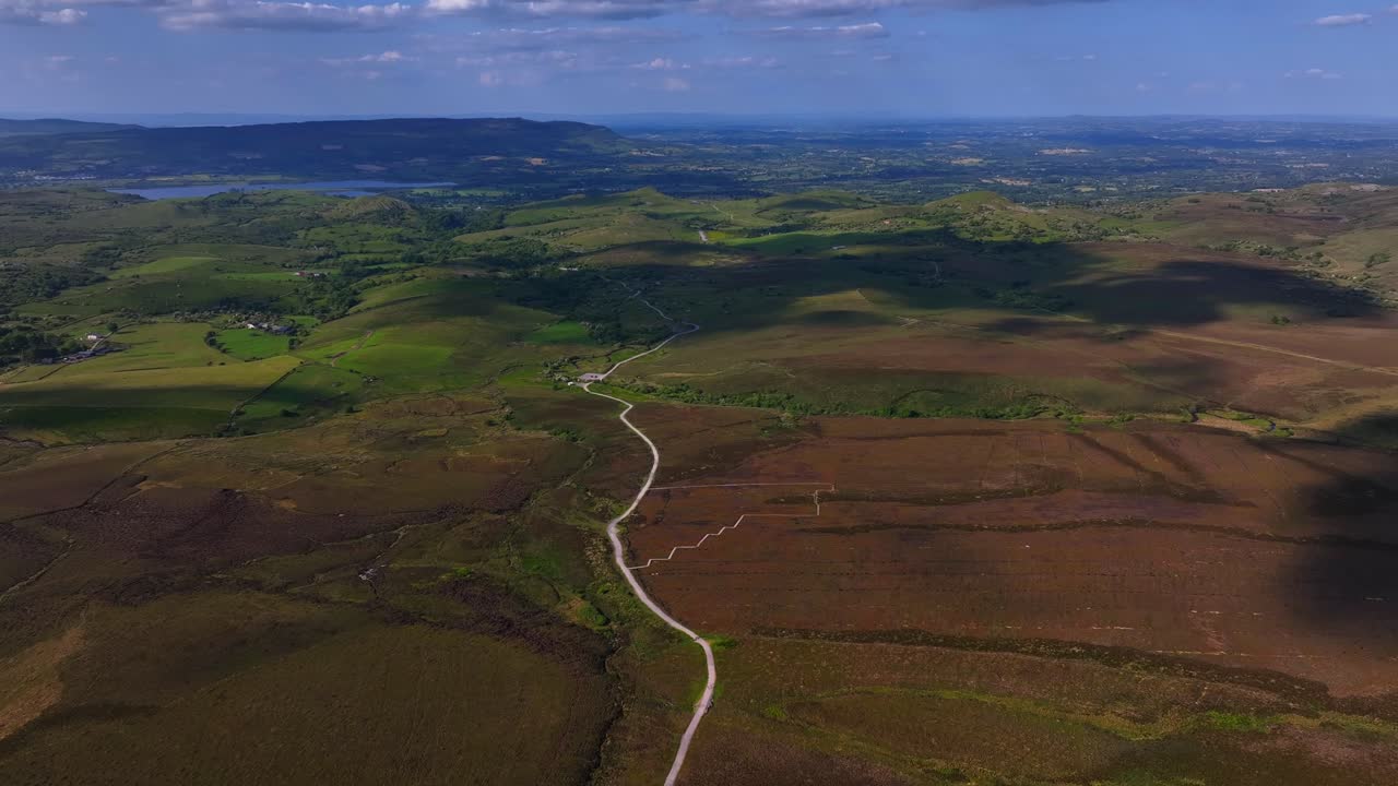 geoparque de los lagos de cuilcagh, condado de fermanagh, irlanda del norte, junio de 2023