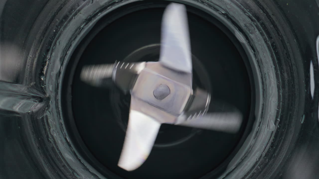 블렌더 보울 스 블레이드 흑색 배경 위의  뷰 서리 칼