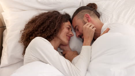 Pareja-En-La-Cama-Amor-Vinculación