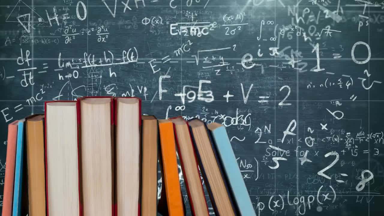 Digitale Komposition mehrerer Bücher vor schwebenden mathematischen Gleichungen auf blauem Hintergrund.