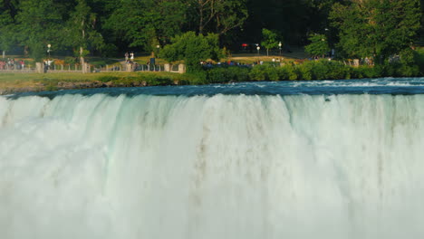 hermoso paisaje con bosque y río niagara uno de una serie de video 4k de cataratas del niagara