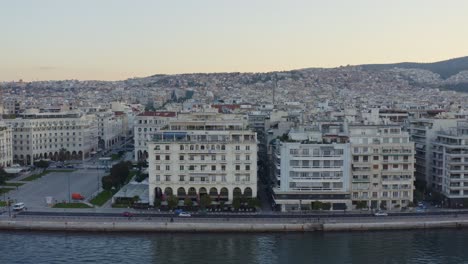 Antenne---Thessaloniki-Aristotelous-Square-Im-Morgengrauen