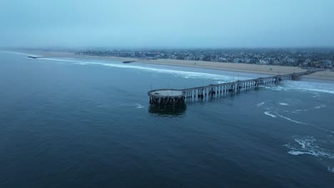 Aerial-drone-view-of-the-shoreline-in-Venice-Beach,-California