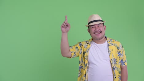 joven, guapo y gordo turista asiático