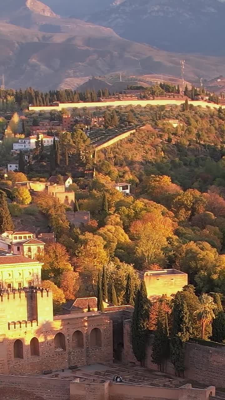Explorando a beleza histórica de Granada nas cores do outono