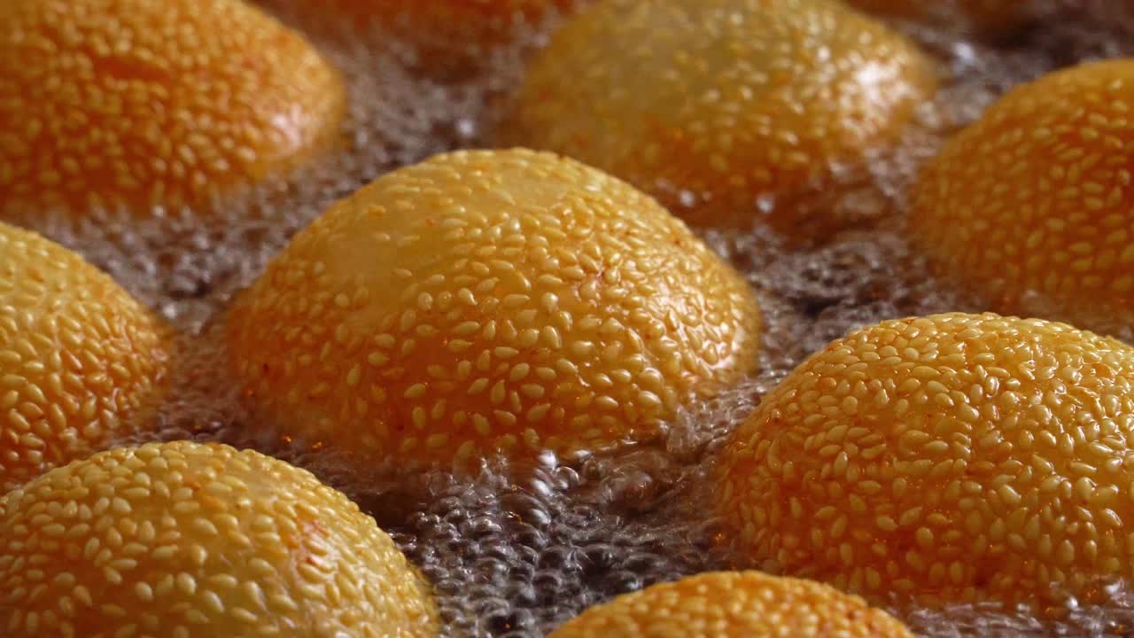 프라이드 세사미 글루티노스 라이스 볼, 중국 특산 간식의 클로즈업