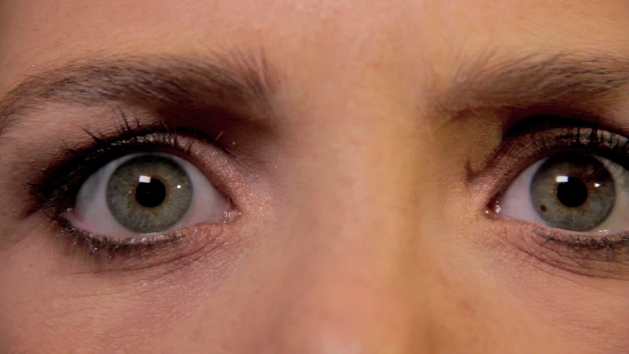 ojos femeninos abiertos