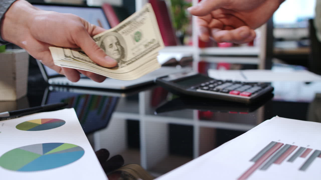 transferencia de dinero de mano a mano. préstamo en efectivo rápido y fácil. negocio
