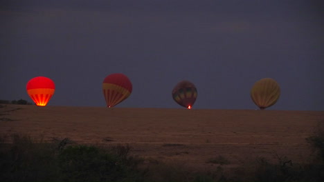 Mehrere-Dekorative-Lichter-Bewegen-Sich-Im-Wind