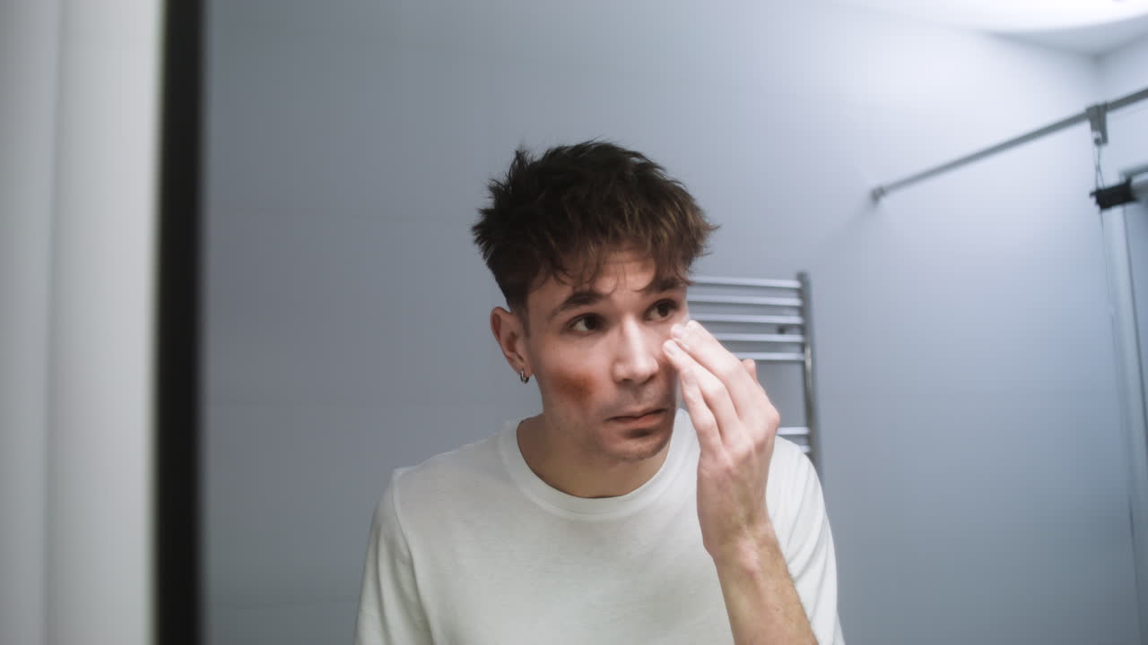 화장실에 있는 남자