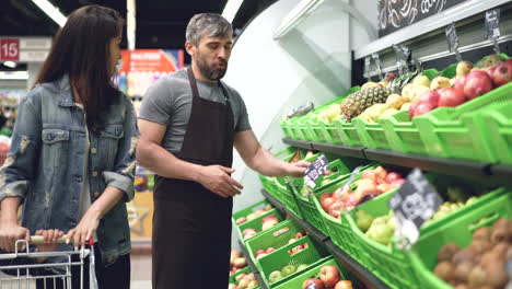 couple shopping for fruits at grocery store