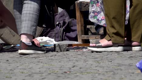 Lively-hustle-and-bustle-of-bargain-hunters-at-the-flea-market-in-Tbilisi,-Georgia