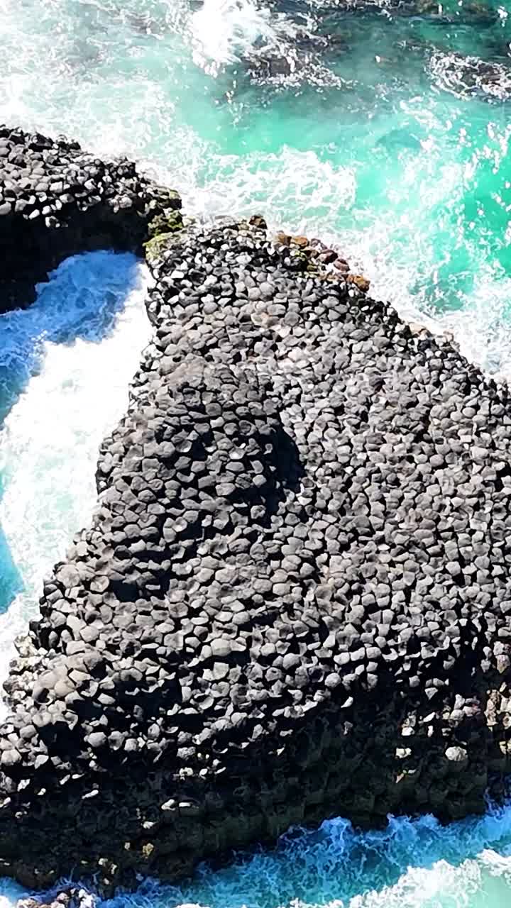 독특 한 화산 암석 형성 의 공중 사진