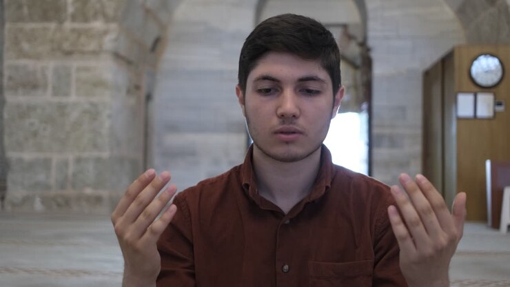 Preghiera a Dio in moschea