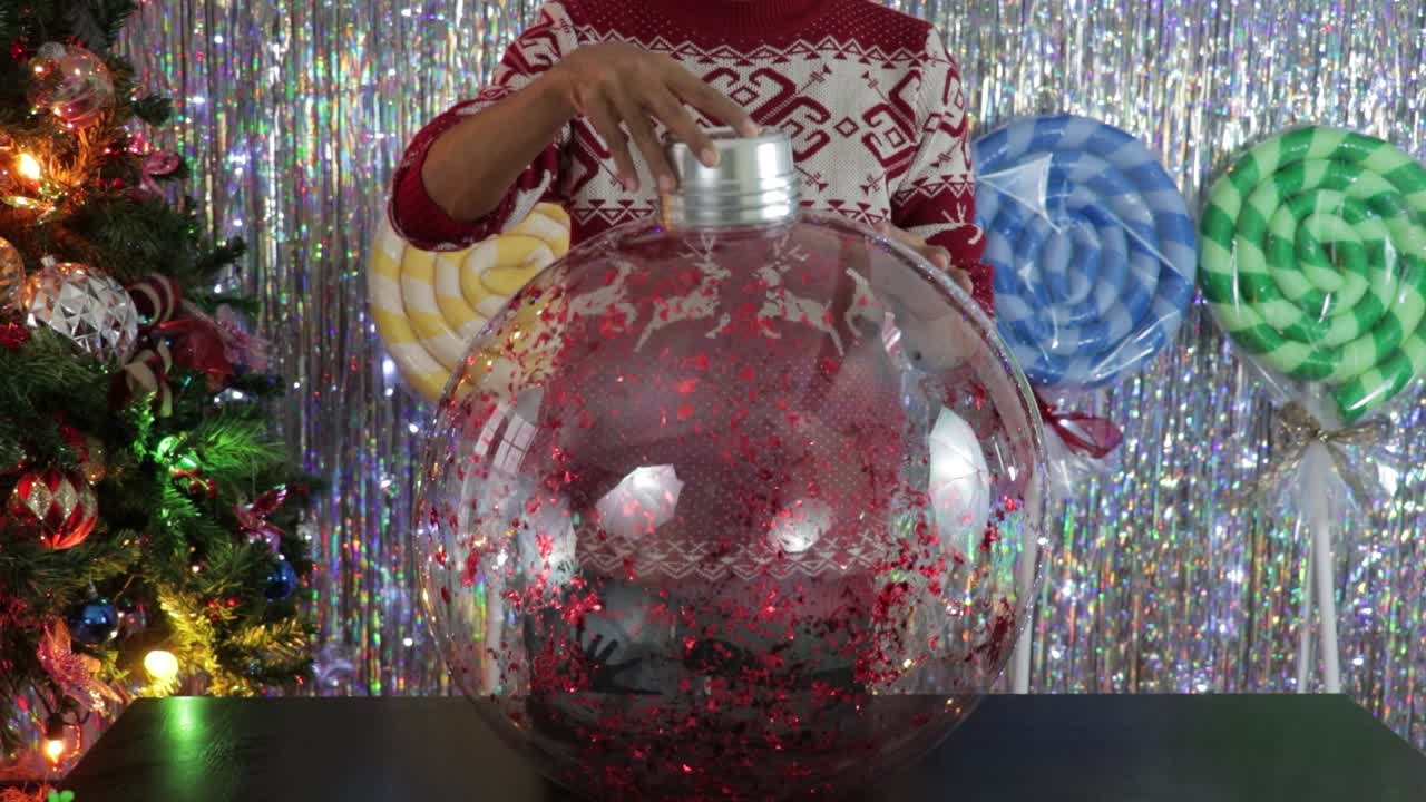 gran bola de decoración navideña hecha a mano